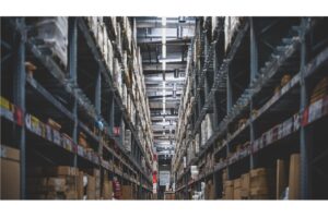 Bytomskie hale magazynowe i skuteczne bramy przemysłowe nowej generacji - synergia wydajności i bezpieczeństwa