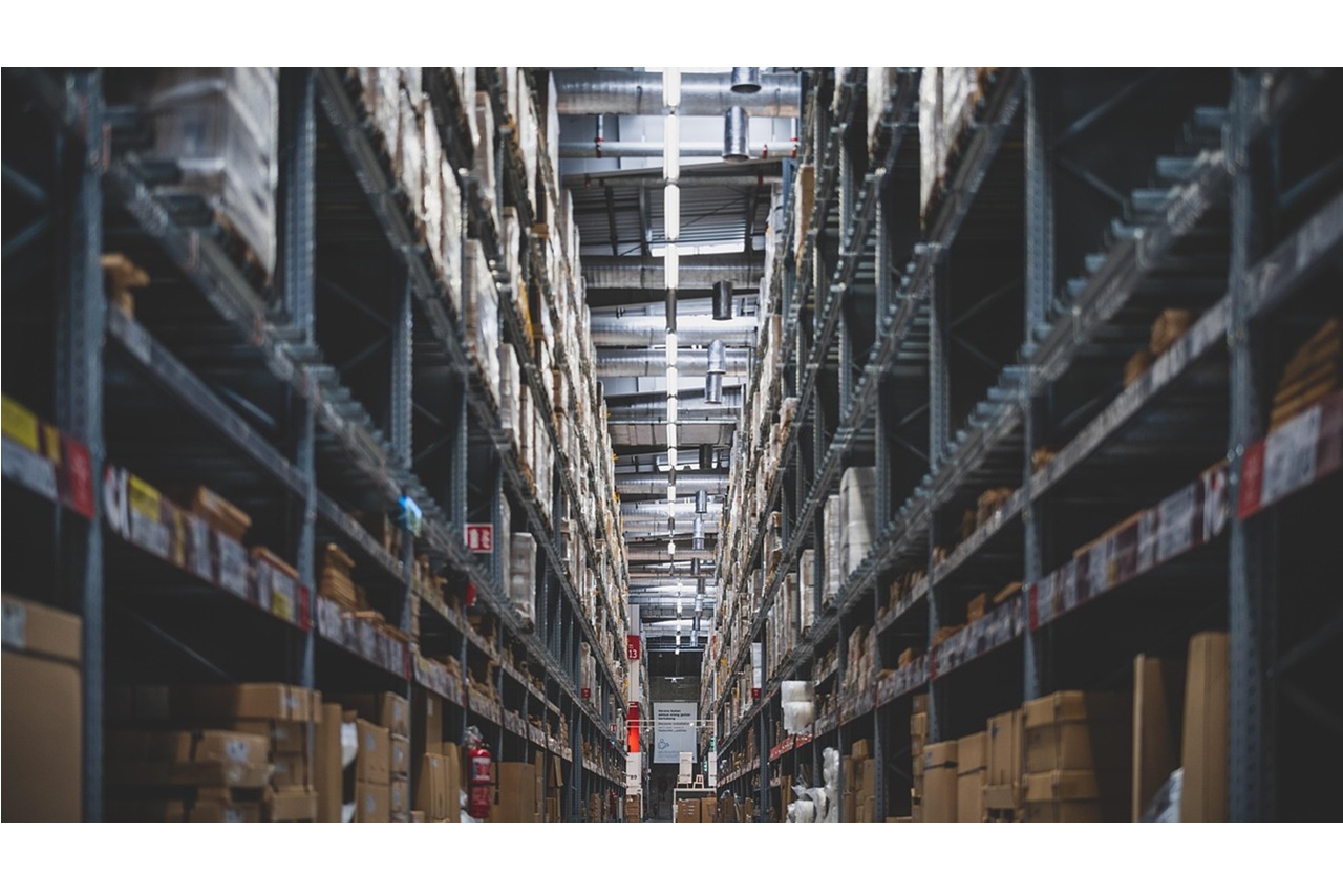 Bytomskie hale magazynowe i skuteczne bramy przemysłowe nowej generacji - synergia wydajności i bezpieczeństwa